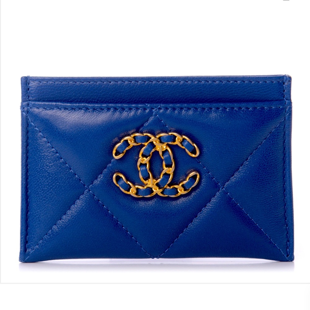 CHANEL 19 Shiny Goatskin Quilted Card Holder Blue